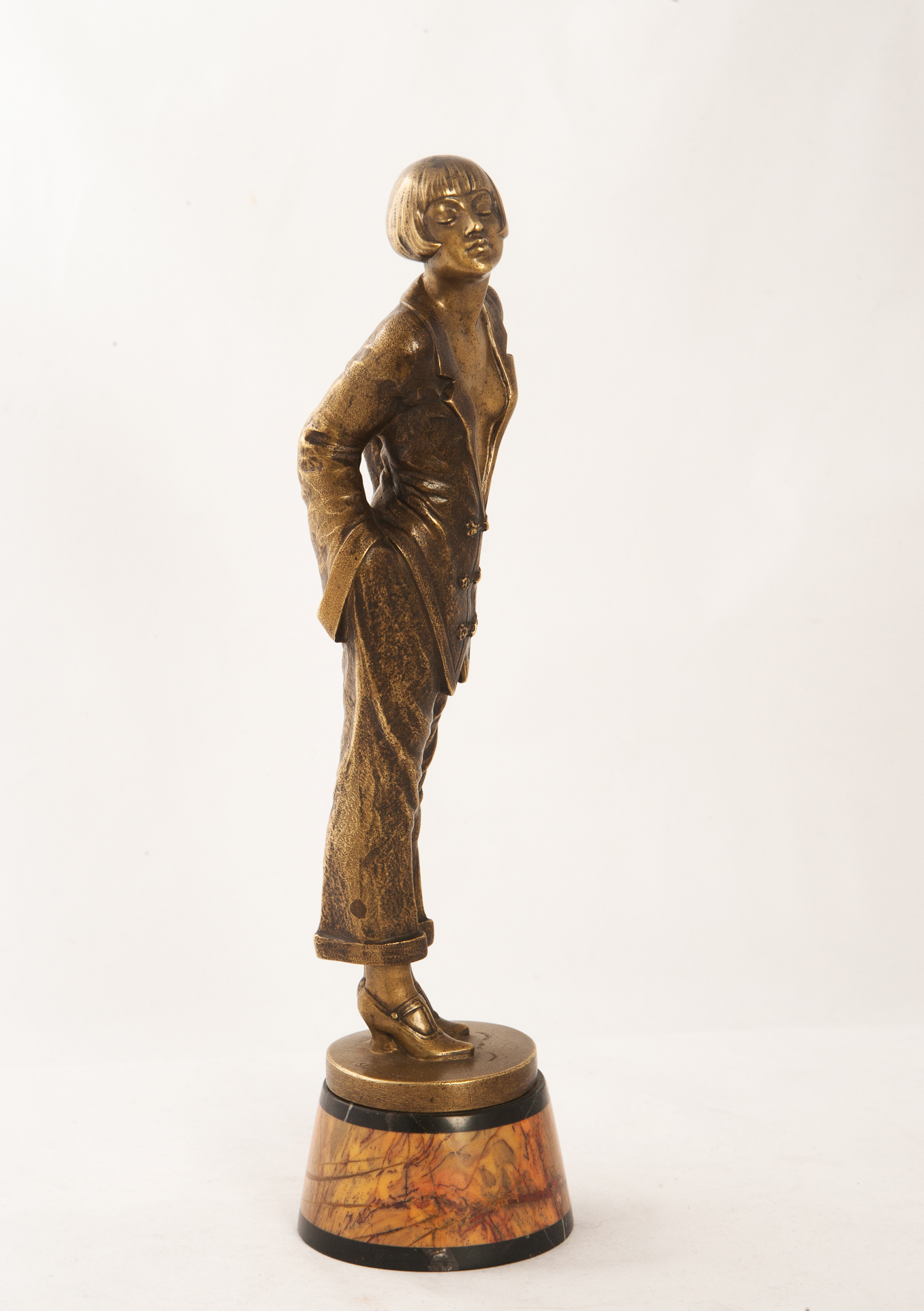 Бронзовая скульптура «Девушка эпохи ар-деко», Франция, кон. 1920 - нач. 1930-х гг.